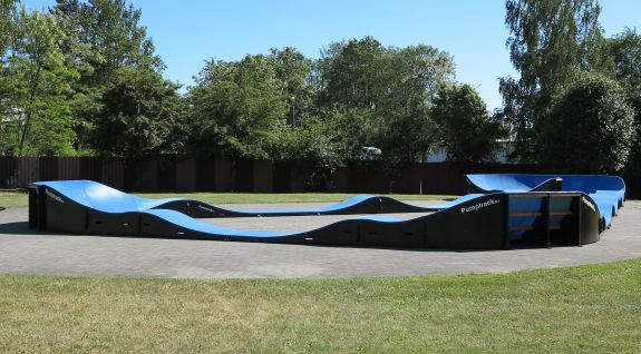 Ein Fahrradspielplatz oder ein Composite Pumptrack