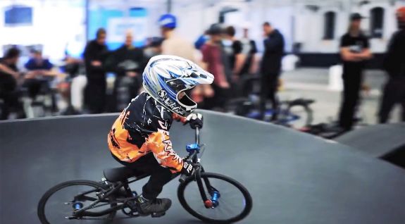 BMX zeigt in der Einkaufsgalerie