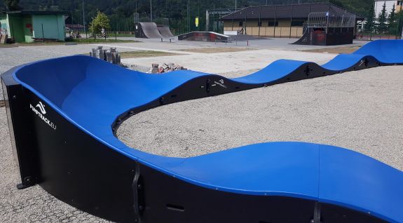 Pumptrack Fahrradstrecke aus Modulen