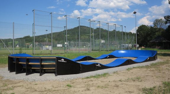 Pumptrack Fahrradstrecke aus Modulen