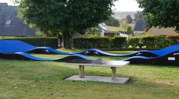 Ein Fahrradspielplatz oder ein Composite Pumptrack