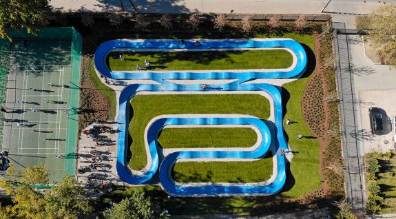 Ein Fahrradspielplatz oder ein Composite Pumptrack